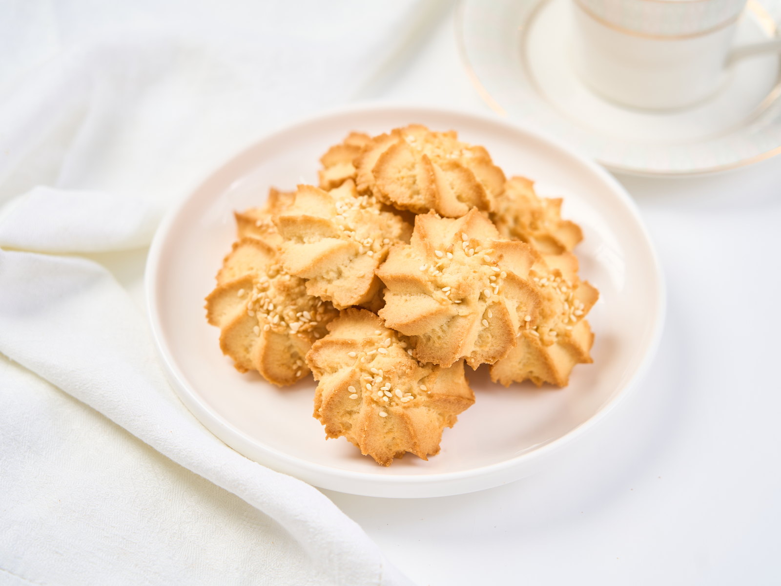 Курабье с кунжутом